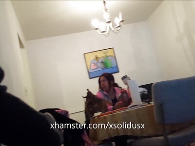 ماكي هوجو يلعب مع بوسها في سكس عائلي جديد المكتب